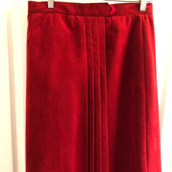 Vintage red suede skirt - Picture 1 of 4